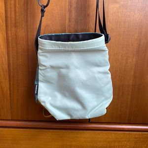 Lululemon crossbody water bottle bag